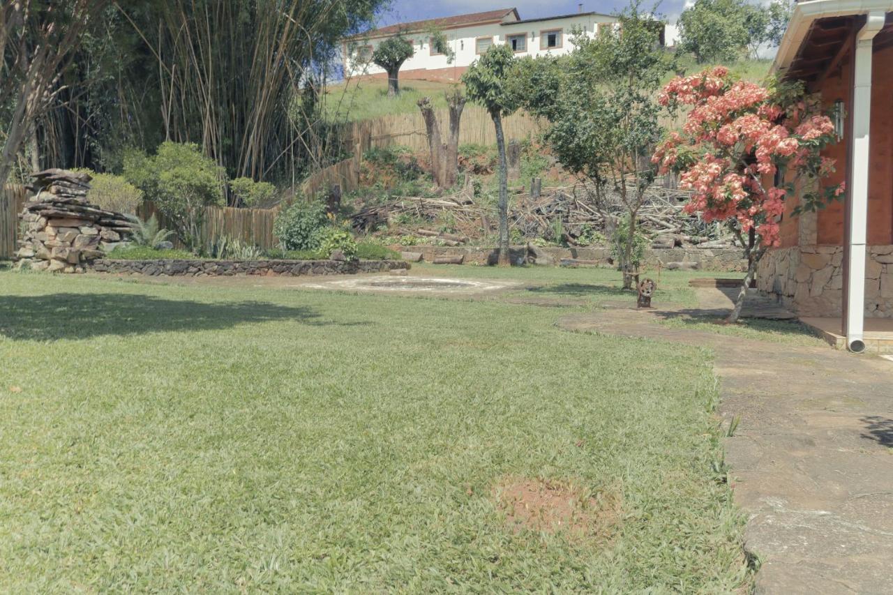 Em Tiradentes, Minas Gerais, Casa Tipica E Espacosa Em Terreno Arborizado Bagian luar foto